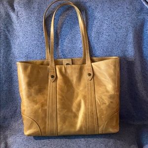 Frye Shopper tote in Beige